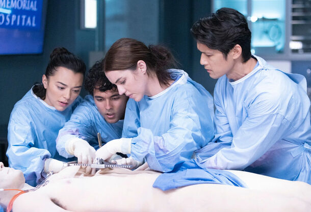 10 Tiny Grey’s Anatomy Details That Will Forever Ruin the Show for You - image 7